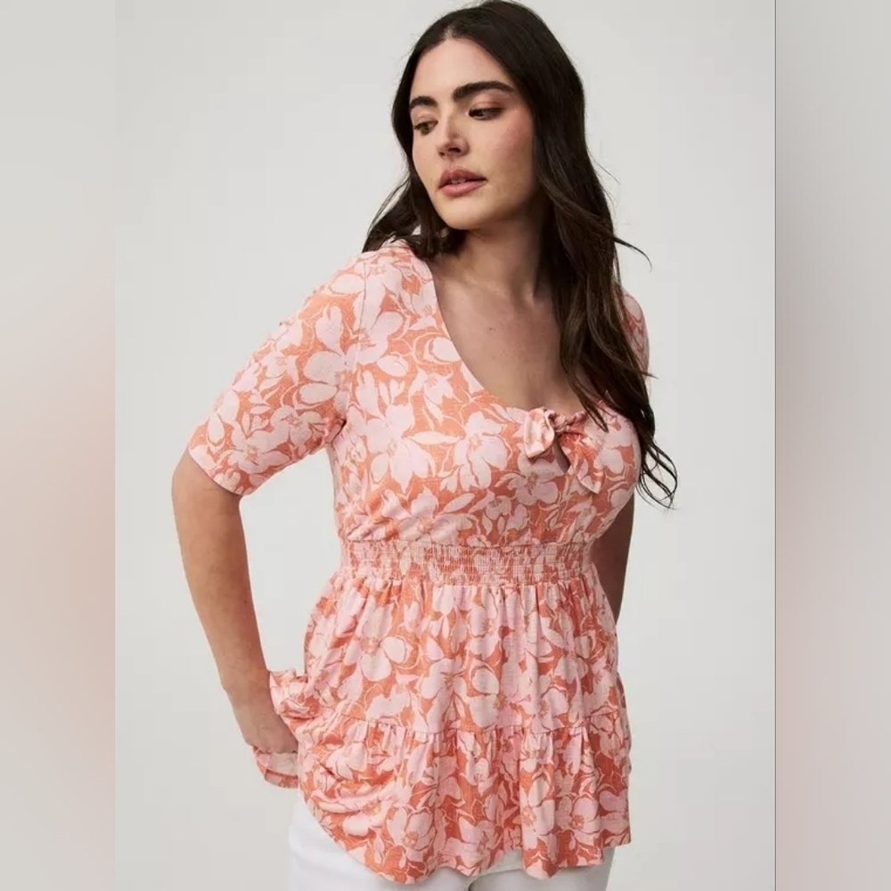 Torrid Tie Front Babydoll Top in "Baja Floral Camellia", Size 2X. NWT